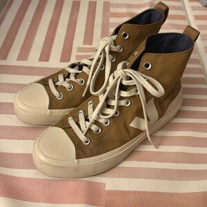 Veja Women’s Watta II Sneaker Size 8